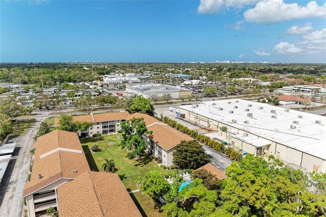 3983 MACEACHEN BOULEVARD 424, Sarasota, FL 34233
