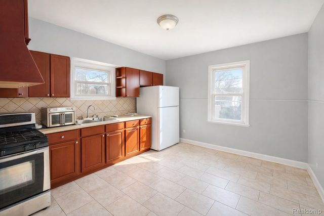 7268 Dodge Avenue, Warren, MI 48091