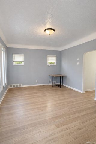 7268 Dodge Avenue, Warren, MI 48091