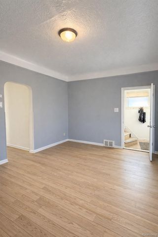 7268 Dodge Avenue, Warren, MI 48091