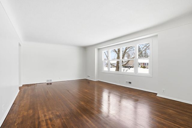 20685 Holiday Avenue, Lakeville, MN 55044