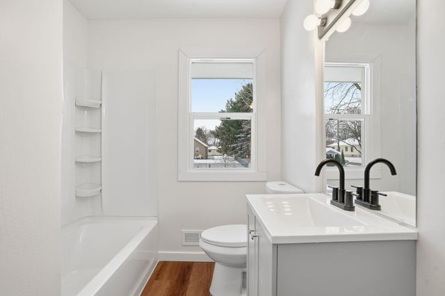 20685 Holiday Avenue, Lakeville, MN 55044