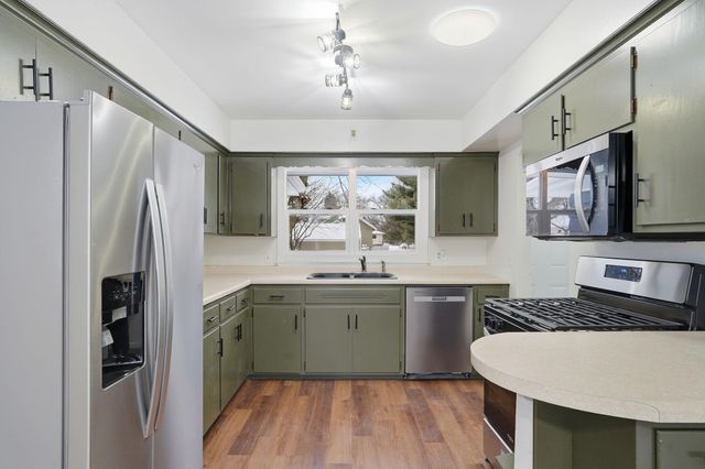 20685 Holiday Avenue, Lakeville, MN 55044