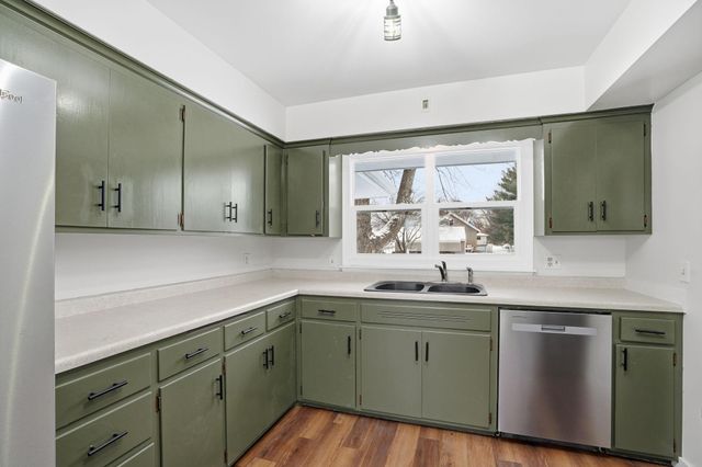 20685 Holiday Avenue, Lakeville, MN 55044