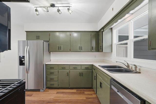 20685 Holiday Avenue, Lakeville, MN 55044