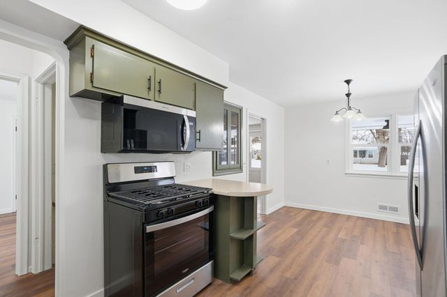 20685 Holiday Avenue, Lakeville, MN 55044