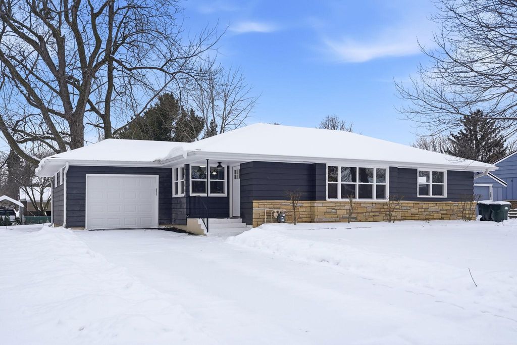 20685 Holiday Avenue, Lakeville, MN 55044