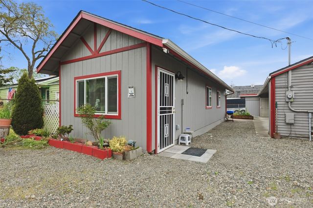 6323 100th Street SW, Lakewood, WA 98499