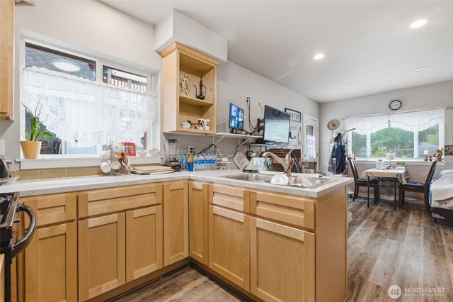 6323 100th Street SW, Lakewood, WA 98499