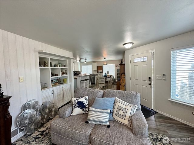 461 S Portal Loop SW, Ocean Shores, WA 98569