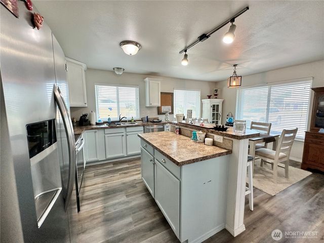 461 S Portal Loop SW, Ocean Shores, WA 98569