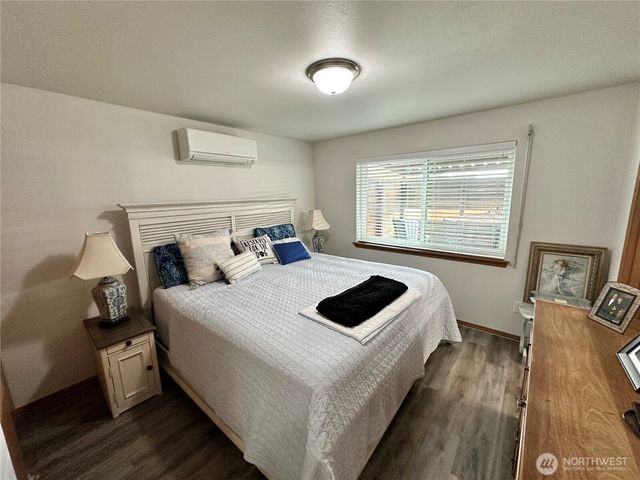 461 S Portal Loop SW, Ocean Shores, WA 98569