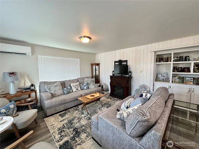 461 S Portal Loop SW, Ocean Shores, WA 98569