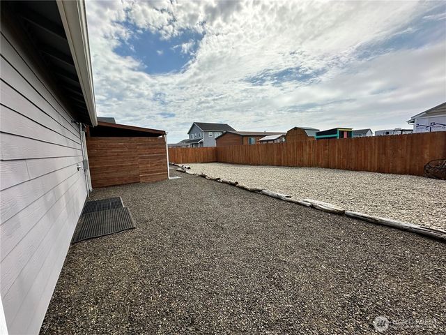 461 S Portal Loop SW, Ocean Shores, WA 98569