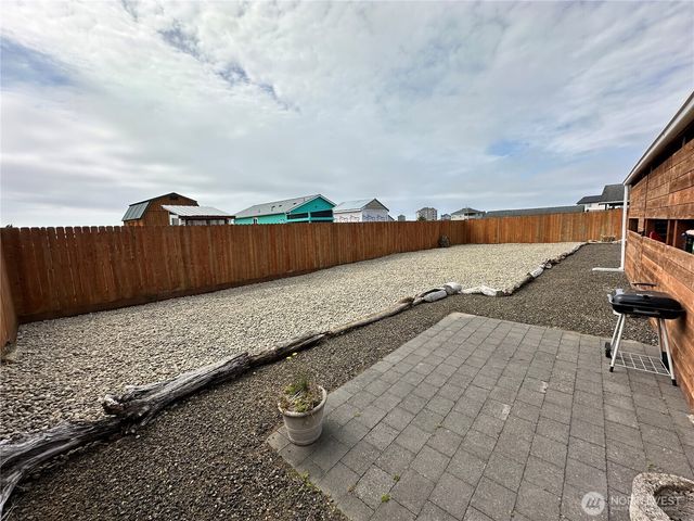 461 S Portal Loop SW, Ocean Shores, WA 98569
