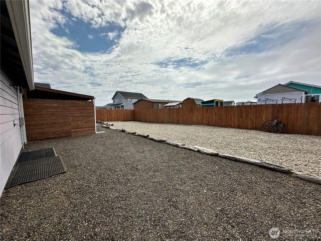 461 S Portal Loop SW, Ocean Shores, WA 98569