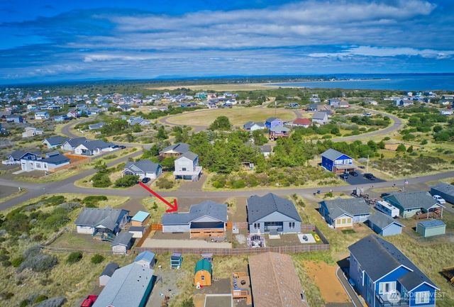 461 S Portal Loop SW, Ocean Shores, WA 98569