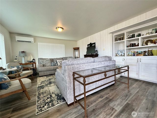 461 S Portal Loop SW, Ocean Shores, WA 98569