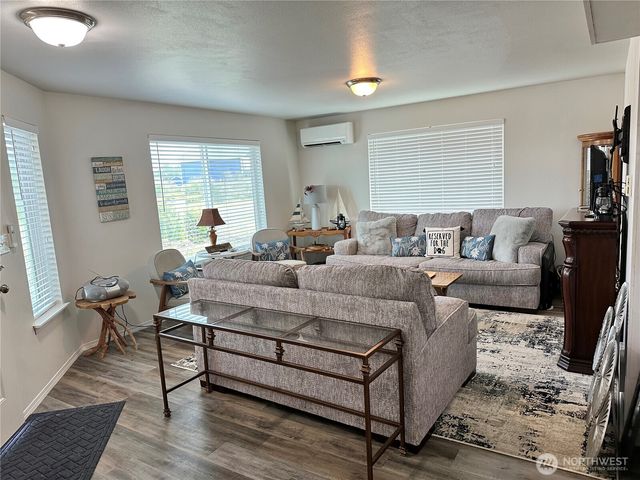 461 S Portal Loop SW, Ocean Shores, WA 98569