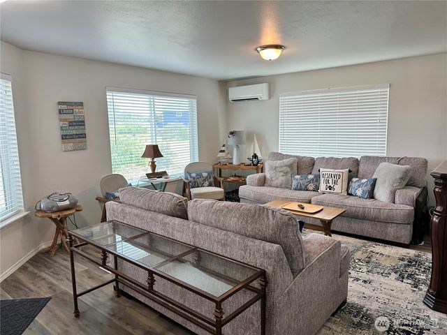 461 S Portal Loop SW, Ocean Shores, WA 98569