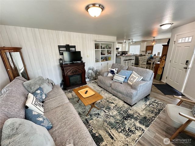 461 S Portal Loop SW, Ocean Shores, WA 98569