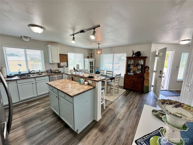 461 S Portal Loop SW, Ocean Shores, WA 98569