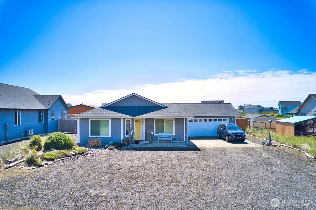 461 S Portal Loop SW, Ocean Shores, WA 98569