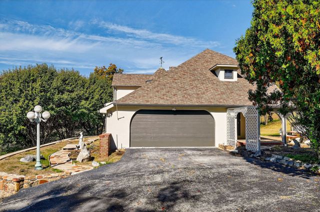 3300 Roberts Matthews Hwy, Sparta, TN 38583