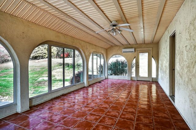 3300 Roberts Matthews Hwy, Sparta, TN 38583