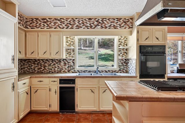 3300 Roberts Matthews Hwy, Sparta, TN 38583