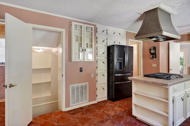 3300 Roberts Matthews Hwy, Sparta, TN 38583