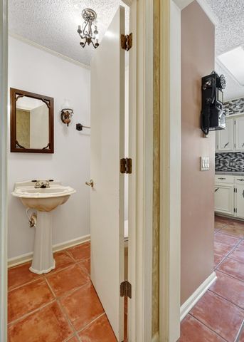 3300 Roberts Matthews Hwy, Sparta, TN 38583