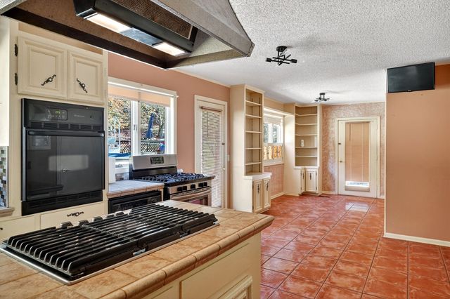 3300 Roberts Matthews Hwy, Sparta, TN 38583