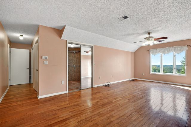 3300 Roberts Matthews Hwy, Sparta, TN 38583