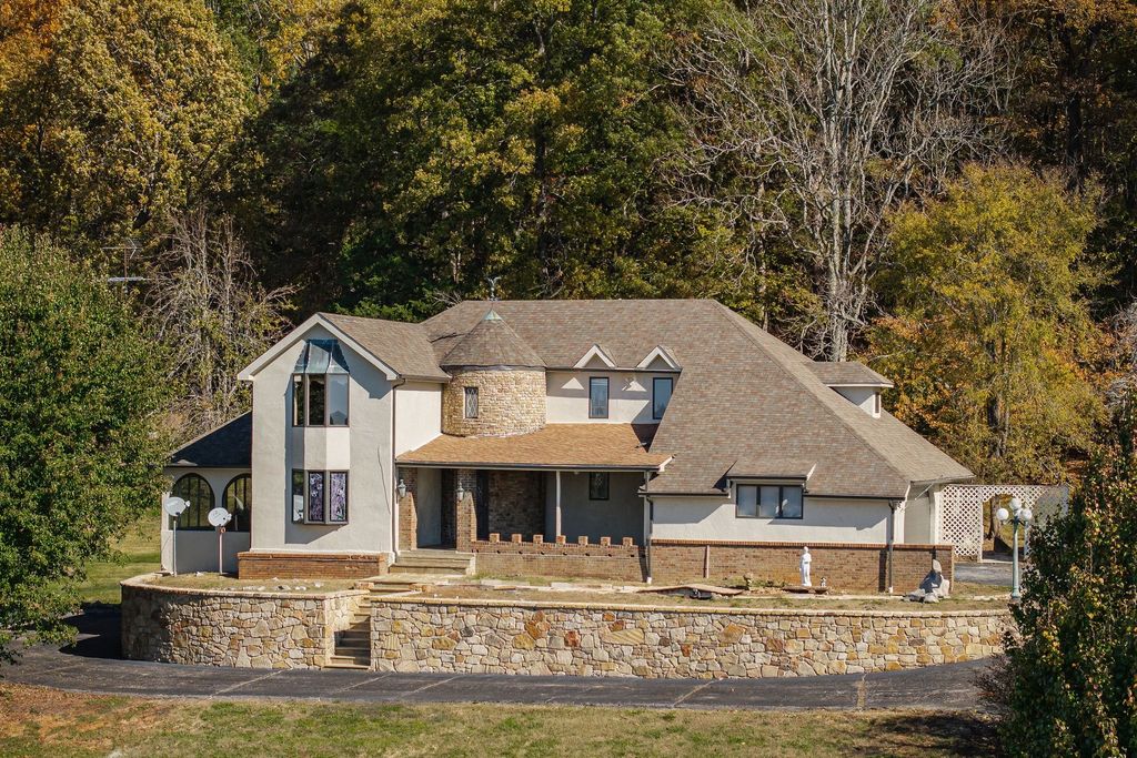 3300 Roberts Matthews Hwy, Sparta, TN 38583