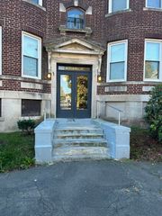 6 Laurel Street 2R, Holyoke, MA 01040