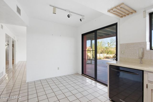 6090 E River Road, Tucson, AZ 85750