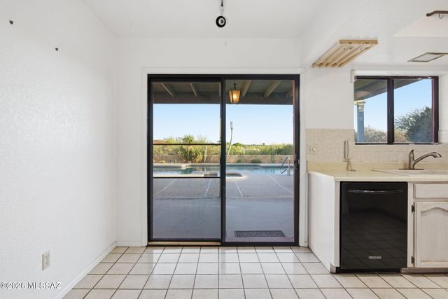 6090 E River Road, Tucson, AZ 85750