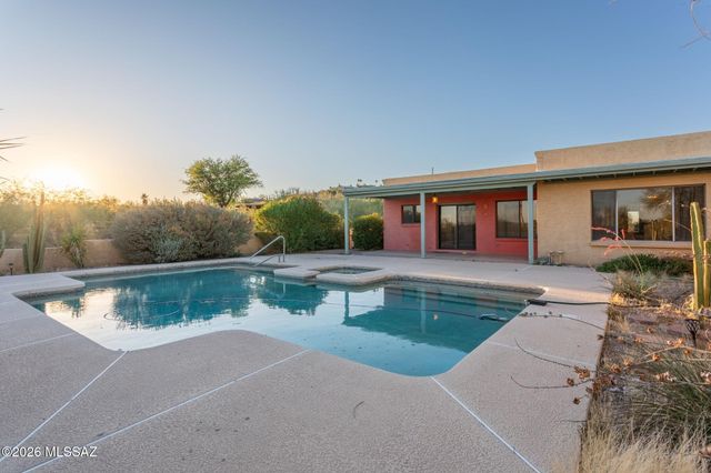6090 E River Road, Tucson, AZ 85750