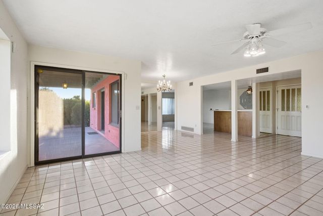 6090 E River Road, Tucson, AZ 85750