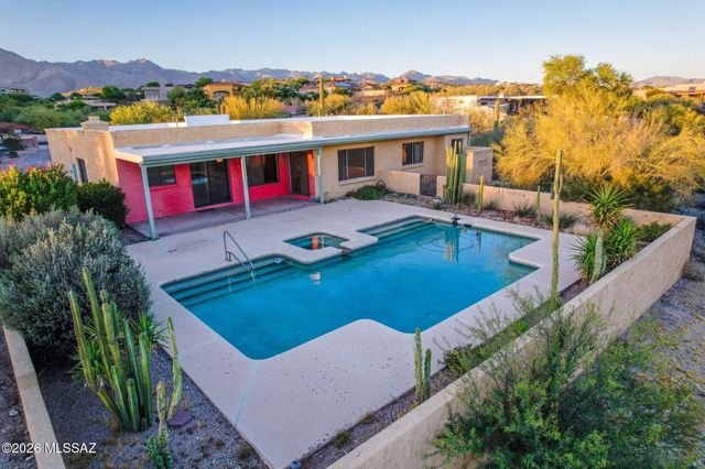 6090 E River Road, Tucson, AZ 85750