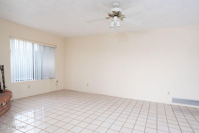 6090 E River Road, Tucson, AZ 85750