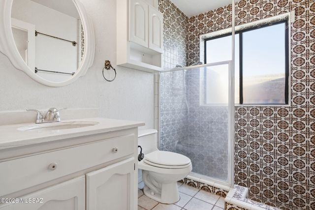 6090 E River Road, Tucson, AZ 85750