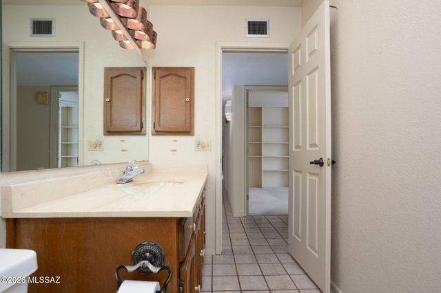 6090 E River Road, Tucson, AZ 85750
