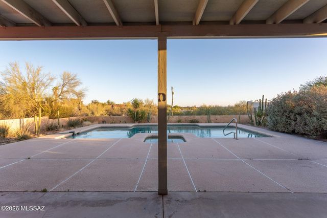 6090 E River Road, Tucson, AZ 85750