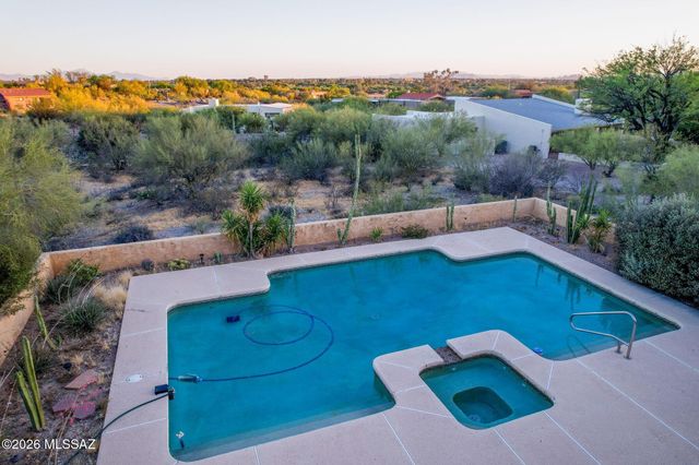 6090 E River Road, Tucson, AZ 85750