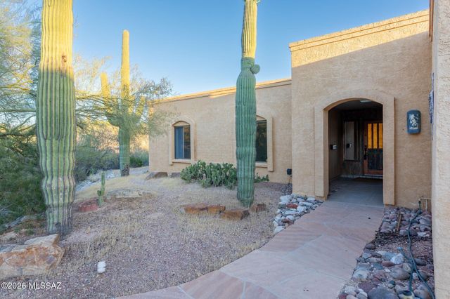 6090 E River Road, Tucson, AZ 85750