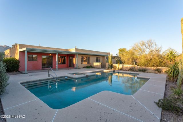 6090 E River Road, Tucson, AZ 85750