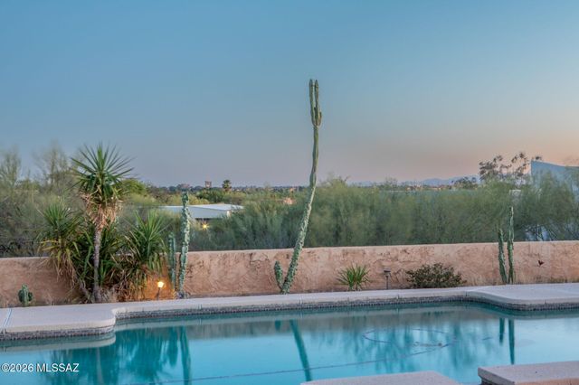 6090 E River Road, Tucson, AZ 85750