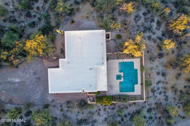6090 E River Road, Tucson, AZ 85750
